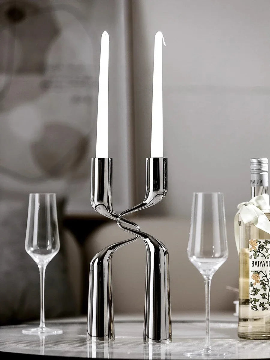 Ligne Étreinte – Bougeoir sculptural en métal par Douce Home