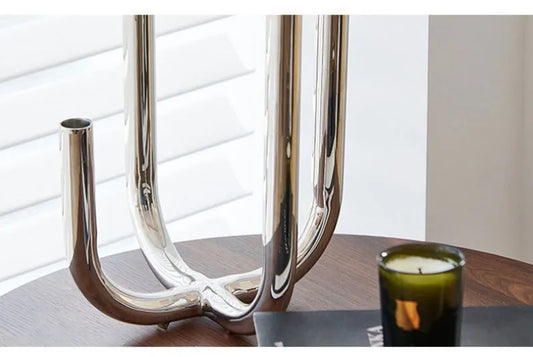 Équilibre – Bougeoir sculptural en métal par Douce Home