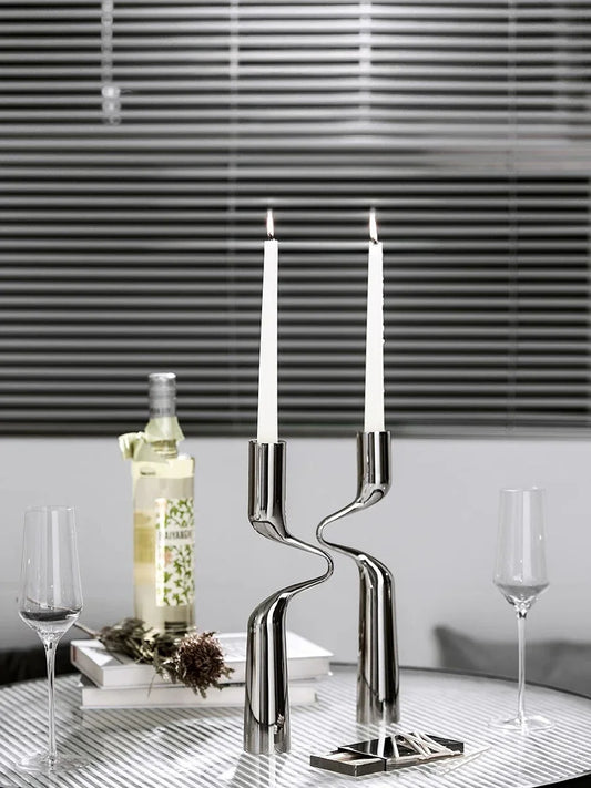 Ligne Étreinte – Bougeoir sculptural en métal par Douce Home